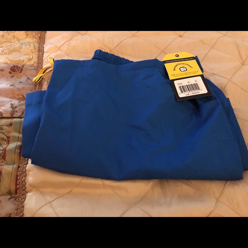 Scrub set